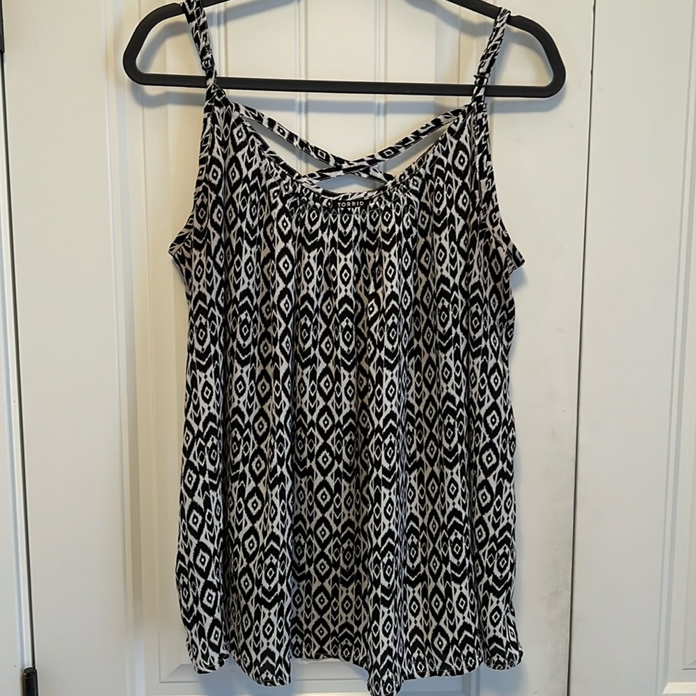 Torrid Georgette Crisscross Back Black & White Tank Top Blouse Size 2